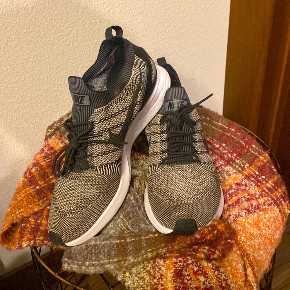 Nike Air Zoom Mariah Fly Knit Racer